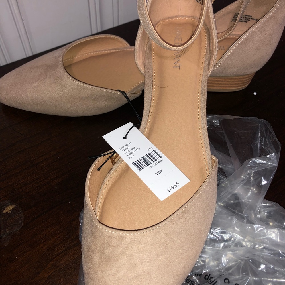 Adorable flats with an ankle clasp for that extra style and secure fit